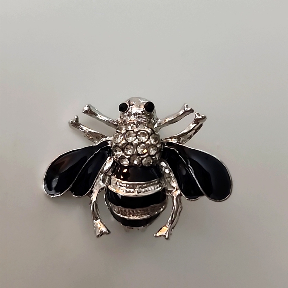 Brooch Bumble Bee Brooch Beautiful Enamal wings & Stunning  crystals